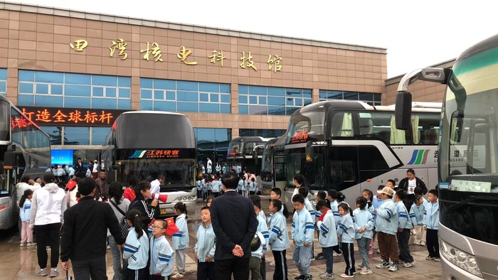 连汽新浦汽车总站“雷锋车”研学中心助力萌娃研学游 (2).jpg